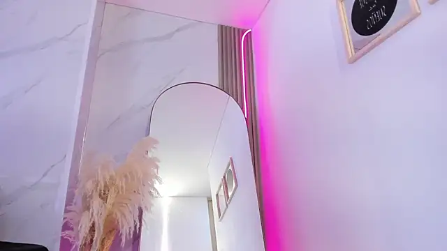 Chlooee   online show from January 13, 2025, 4:28 am