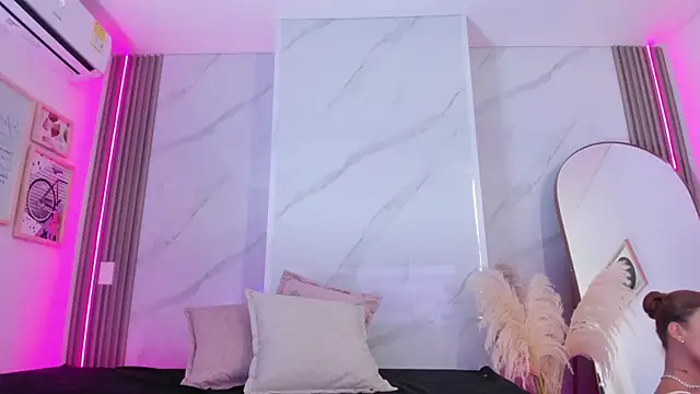 Chlooee   online show from January 21, 2025, 1:29 am