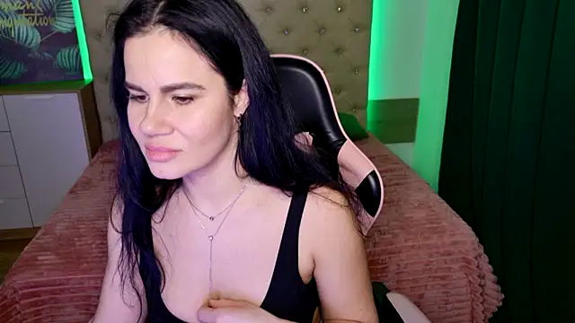 Snapshot of KattieSims chatting on January 21, 2025, 7:58 am KattieSims online show from January 21, 2025, 7:58 am