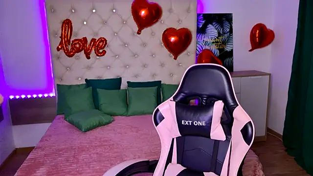 Snapshot of KattieSims chatting on February 5, 2025, 8:04 pm KattieSims online show from February 5, 2025, 8:04 pm