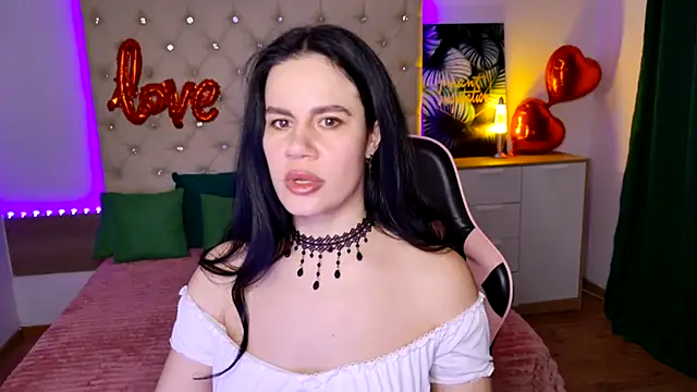 Snapshot of KattieSims chatting on February 7, 2025, 7:40 am KattieSims online show from February 7, 2025, 7:40 am