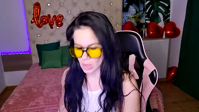 Snapshot of KattieSims chatting on February 17, 2025, 2:20 am KattieSims online show from February 17, 2025, 2:20 am