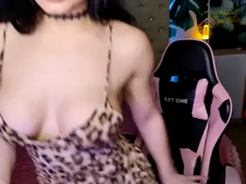 Snapshot of KattieSims chatting on February 24, 2025, 1:13 am KattieSims online show from February 24, 2025, 1:13 am