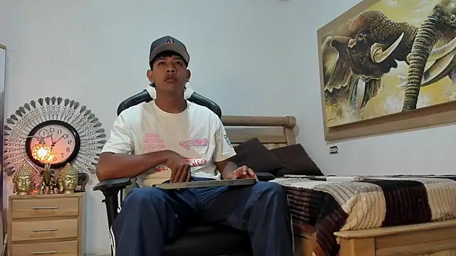 Snapshot of mr_stiven_ chatting on April 1, 2026, 2:45 am mr stiven online show from April 1, 2026, 2:45 am