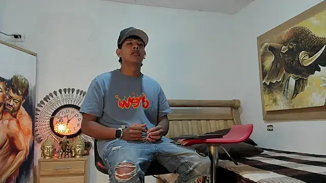 Snapshot of mr_stiven_ chatting on April 2, 2026, 6:33 am mr stiven online show from April 2, 2026, 6:33 am