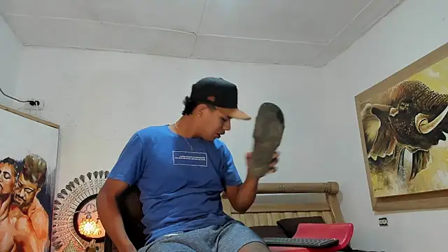 Snapshot of mr_stiven_ chatting on April 4, 2026, 4:22 am mr stiven online show from April 4, 2026, 4:22 am