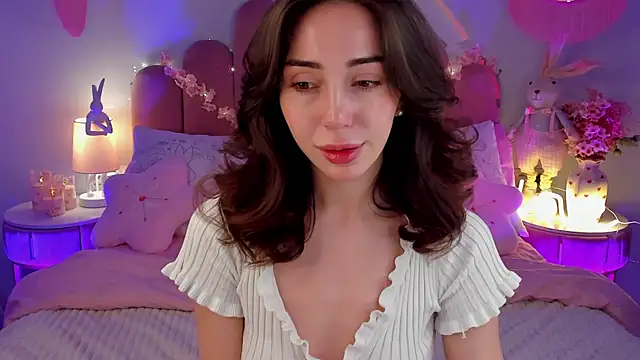 ElsaYoung online show from April 4, 2026, 7:22 pm