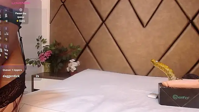 LunitaDiva online show from February 6, 2025, 3:20 pm