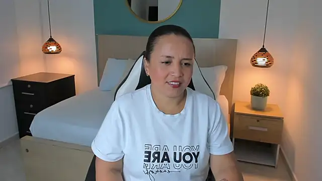 linda rios  online show from January 7, 2025, 7:06 pm