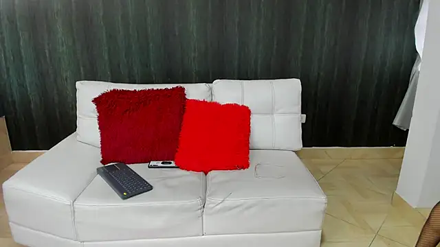 Milaspetite online show from January 27, 2025, 8:07 pm