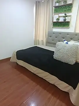 sasi luna online show from April 13, 2026, 1:27 pm