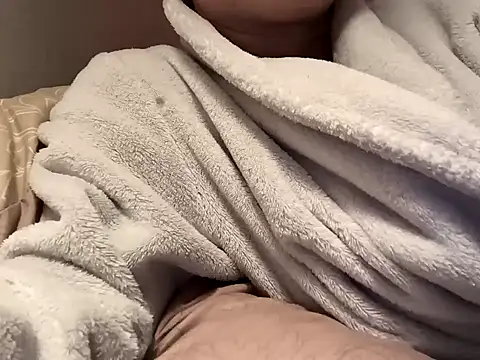 Snapshot of Cally-n chatting on December 30, 2024, 1:26 am Cally-n online show from December 30, 2024, 1:26 am