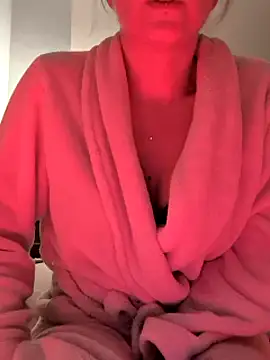 Snapshot of Cally-n chatting on December 30, 2024, 4:31 am Cally-n online show from December 30, 2024, 4:31 am