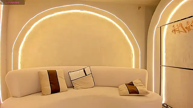 BellaCarteer  online show from March 9, 2026, 12:42 pm