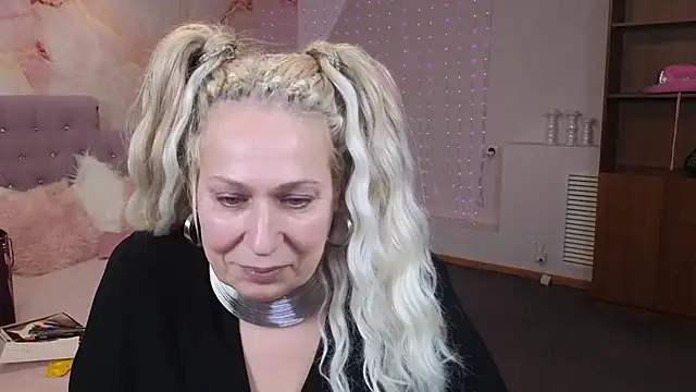 Penelope Pinky online show from January 22, 2025, 8:06 pm