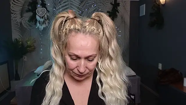 Penelope Pinky online show from January 28, 2025, 2:10 pm