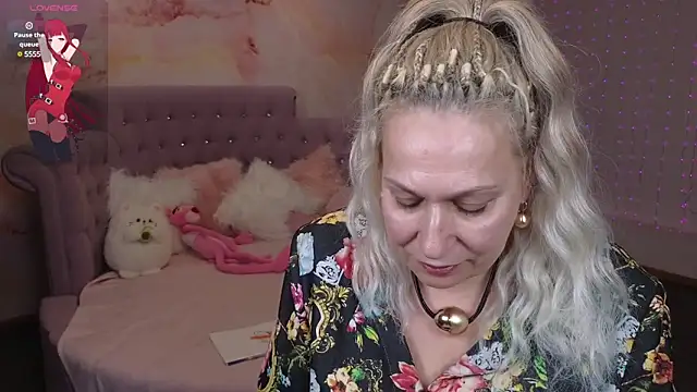 Penelope Pinky online show from February 2, 2025, 8:41 pm