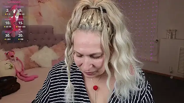 Penelope Pinky online show from February 3, 2025, 2:24 pm