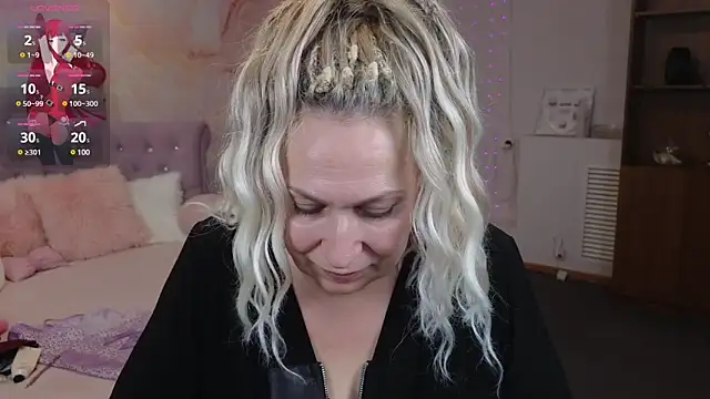 Penelope Pinky online show from February 11, 2025, 8:42 pm