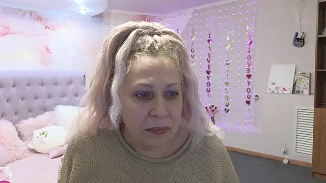 Penelope Pinky online show from March 17, 2025, 4:19 am