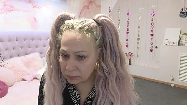 Penelope Pinky online show from March 19, 2025, 4:03 am