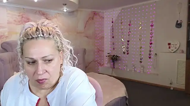 Penelope Pinky online show from October 10, 2025, 11:09 am