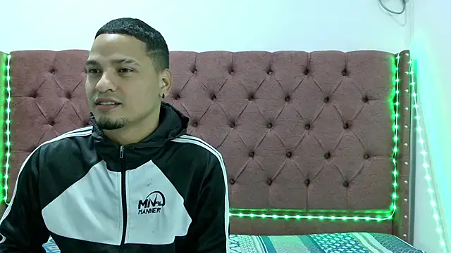 lau hotfox online show from February 15, 2025, 1:53 am