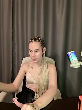 Snapshot of Cassie_Bae chatting on December 22, 2024, 2:27 pm Cassie Bae online show from December 22, 2024, 2:27 pm