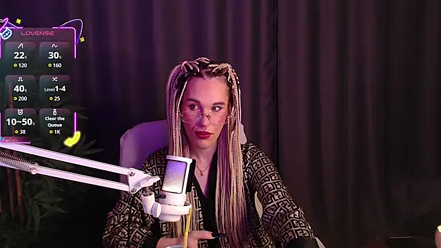 Snapshot of Cassie_Bae chatting on November 28, 2025, 5:43 am Cassie Bae online show from November 28, 2025, 5:43 am