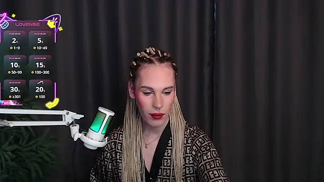 Snapshot of Cassie_Bae chatting on December 18, 2025, 7:47 am Cassie Bae online show from December 18, 2025, 7:47 am