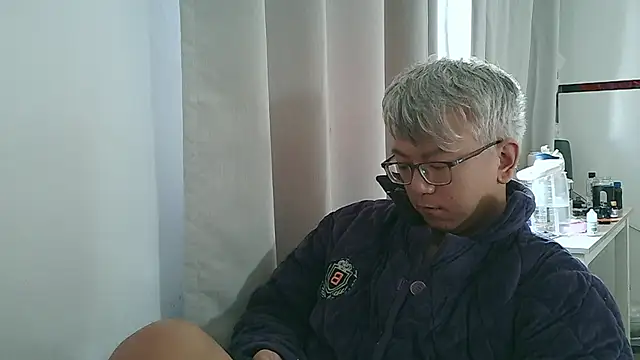 Snapshot of leoUSIR chatting on November 20, 2025, 4:12 am leoUSIR online show from November 20, 2025, 4:12 am