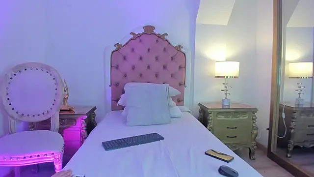 Snapshot of rebeca_watsson chatting on October 28, 2025, 11:47 am rebeca watsson online show from October 28, 2025, 11:47 am