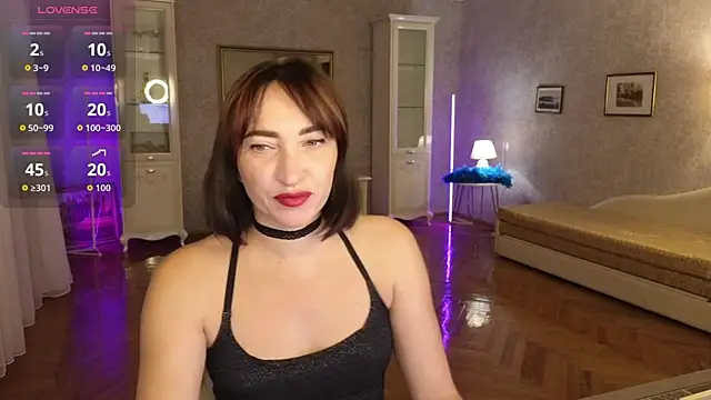 AnneHaddaway online show from October 5, 2025, 7:56 pm