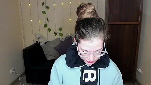 Alicia redfollow online show from January 27, 2025, 6:30 am