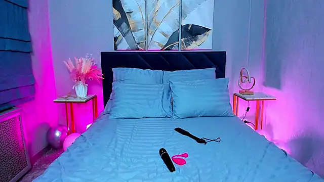 Curvy Dynamite  online show from March 14, 2025, 1:16 am