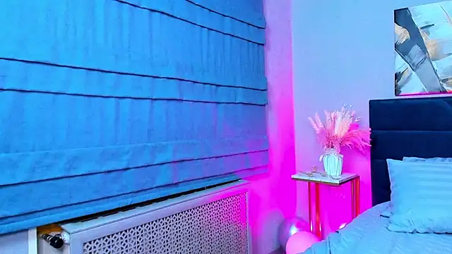 Curvy Dynamite  online show from March 15, 2025, 7:20 am