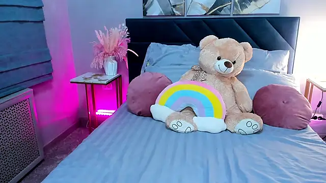 Curvy Dynamite  online show from September 14, 2025, 1:16 am