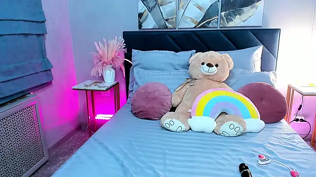 Curvy Dynamite  online show from September 29, 2025, 1:22 am