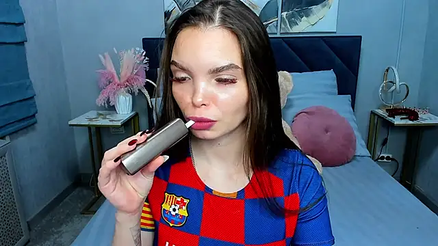 Curvy Dynamite  online show from December 5, 2025, 1:14 am