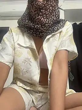 Snapshot of Kirti_Mittal chatting on March 23, 2026, 5:39 pm Kirti Mittal online show from March 23, 2026, 5:39 pm