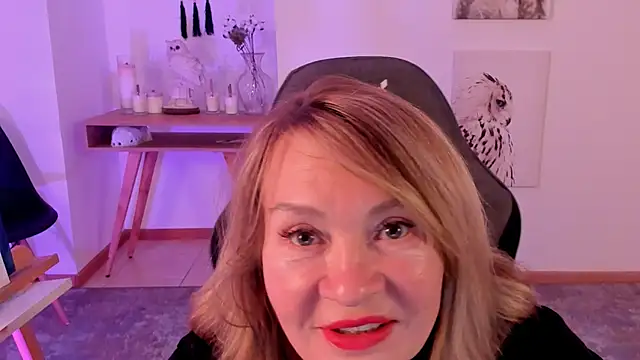 Snapshot of RosalindaFortuna chatting on February 19, 2025, 10:45 am RosalindaFortuna online show from February 19, 2025, 10:45 am