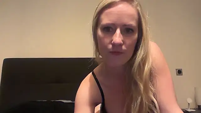 Snapshot of Emmy_frenchie chatting on January 13, 2025, 8:15 pm Emmy frenchie online show from January 13, 2025, 8:15 pm