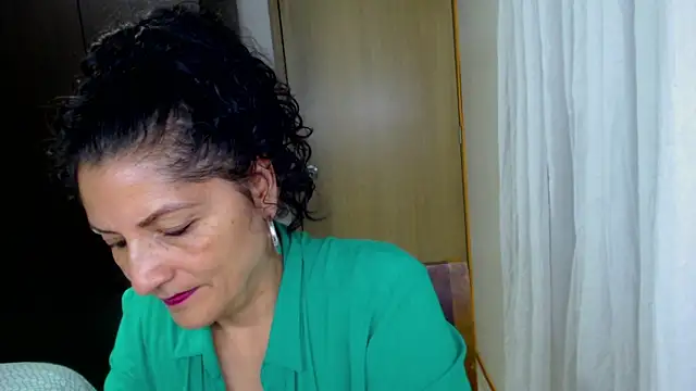 Snapshot of arianna_ros3 chatting on May 14, 2026, 1:12 am arianna ros3 online show from May 14, 2026, 1:12 am
