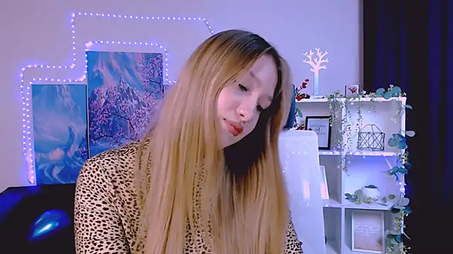 playful sophie online show from February 21, 2025, 12:38 am