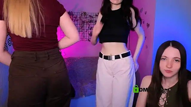 Snapshot of playful_sophie chatting on May 31, 2026, 7:26 pm playful sophie online show from May 31, 2026, 7:26 pm