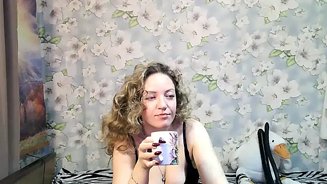 KattyLuuu online show from October 9, 2025, 9:02 pm