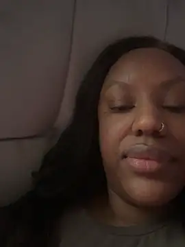 Snapshot of LavenderBuxton chatting on December 23, 2024, 2:07 pm LavenderBuxton online show from December 23, 2024, 2:07 pm