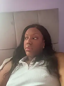 Snapshot of LavenderBuxton chatting on December 28, 2024, 12:24 pm LavenderBuxton online show from December 28, 2024, 12:24 pm