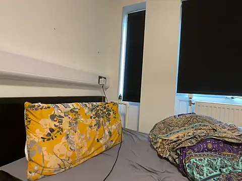 Snapshot of LavenderBuxton chatting on February 4, 2025, 1:06 pm LavenderBuxton online show from February 4, 2025, 1:06 pm