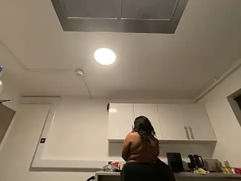 Snapshot of LavenderBuxton chatting on February 13, 2025, 6:16 pm LavenderBuxton online show from February 13, 2025, 6:16 pm